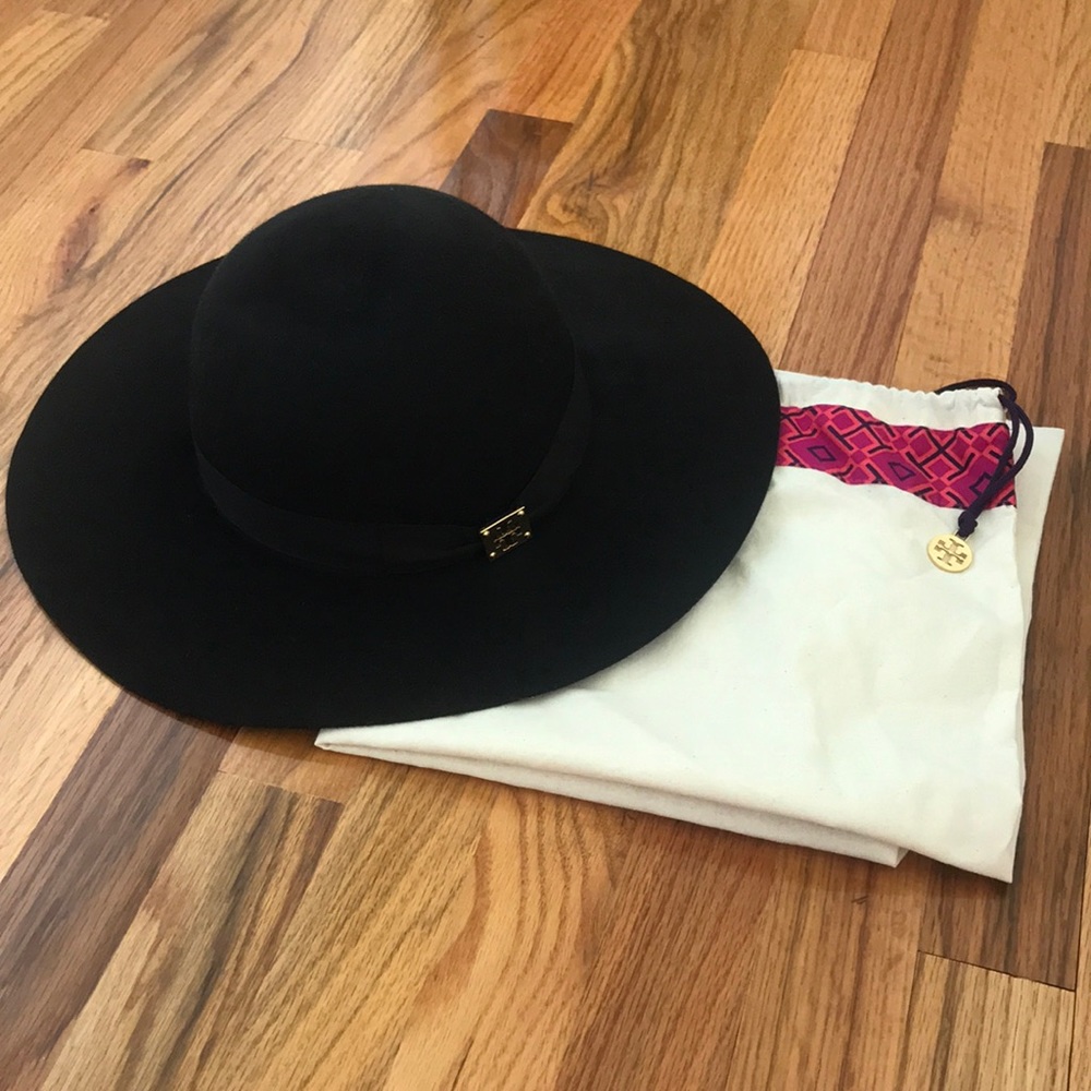 Tory Burch 100% wool hat w/ dust bag